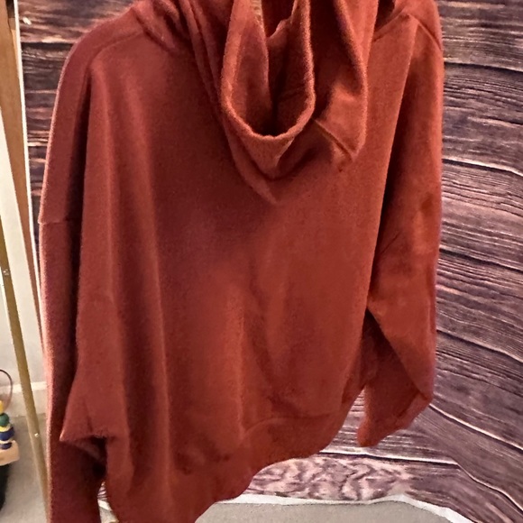 NWOT Women’s Gap Hoodie - Picture 3 of 5